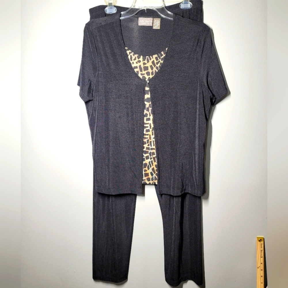 Kathy Ireland Essentials Two-Piece Set with Animal Print Top Black Sizeβ Xlarge